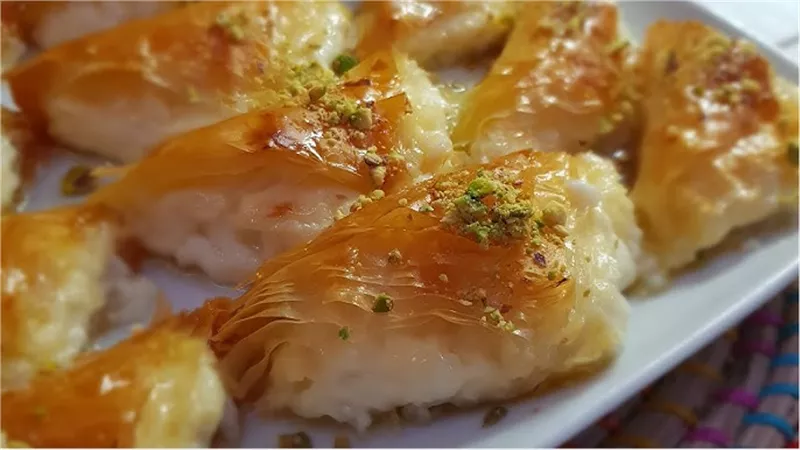 كريم باتيسيير مع البستاشيو وعجينة البقلاوة