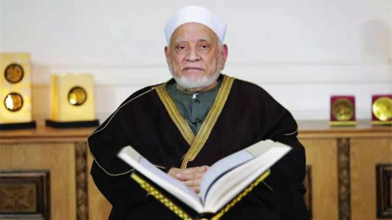 لماذا لم تبدأ سورة التوبة بالبسملة؟.. أحمد عمر هاشم يجيب.. فيديو