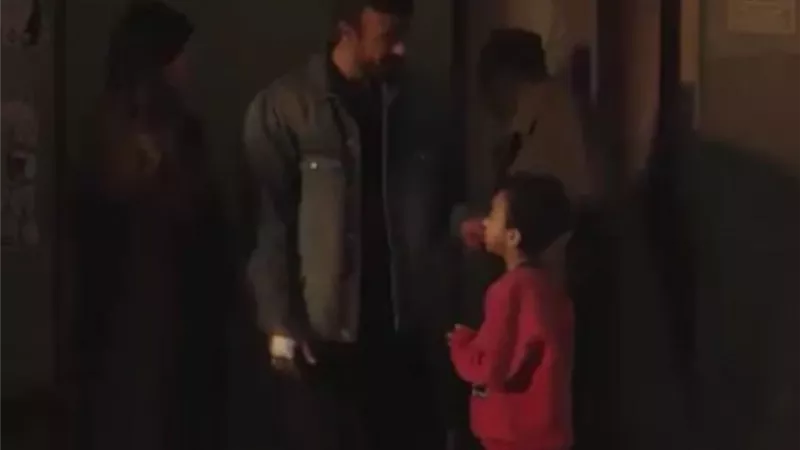 أحمد العوضي يتكفل بعلاج طفل مريض قلب فى 