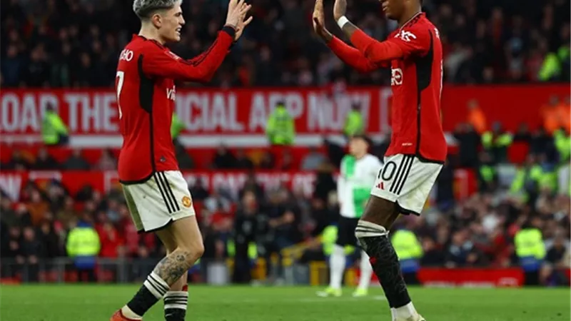 اليونايتد يتأهل لنصف نهائي الكأس برباعية مثيرة أمام ليفربول- شاهد