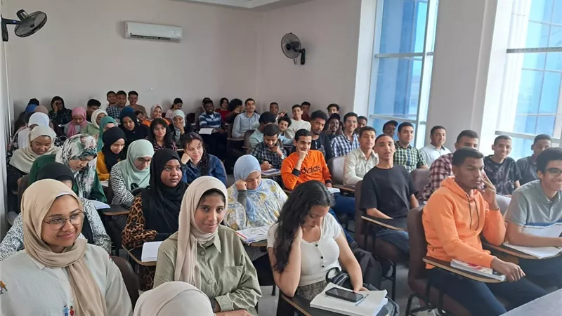 رئيس جامعة الأقصر يتابع انتظام الدراسة خلال شهر الصيام