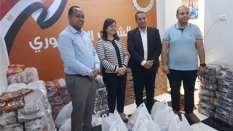 أعضاء محاكاة الشيوخ بقنا يوزعون شنط رمضان
