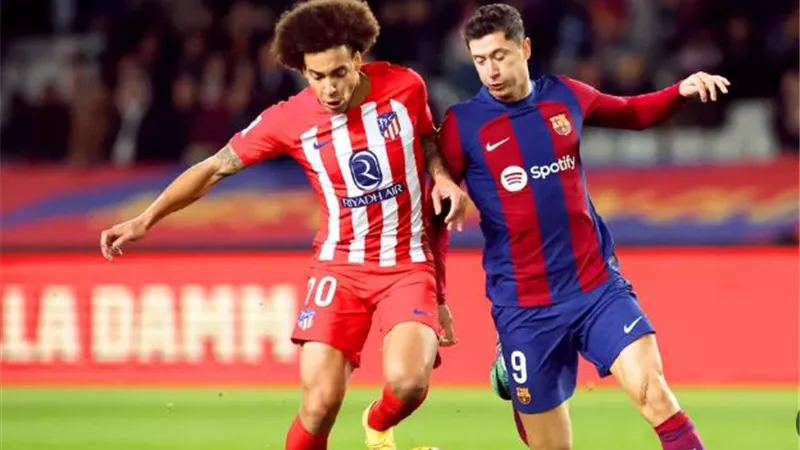 برشلونة يكتفي بثلاثية في شباك أتليتكو مدريد بالدوري الإسباني