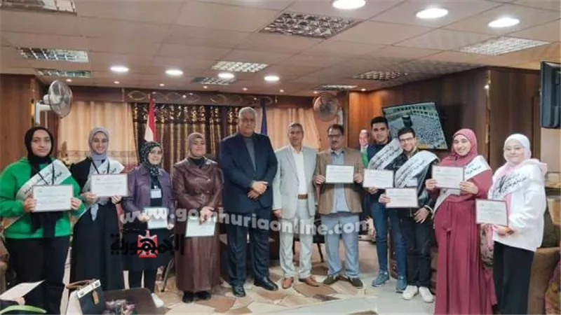 مدير تعليم دمياط يكرم الفائزين بمسابقة أوائل الطلبة
