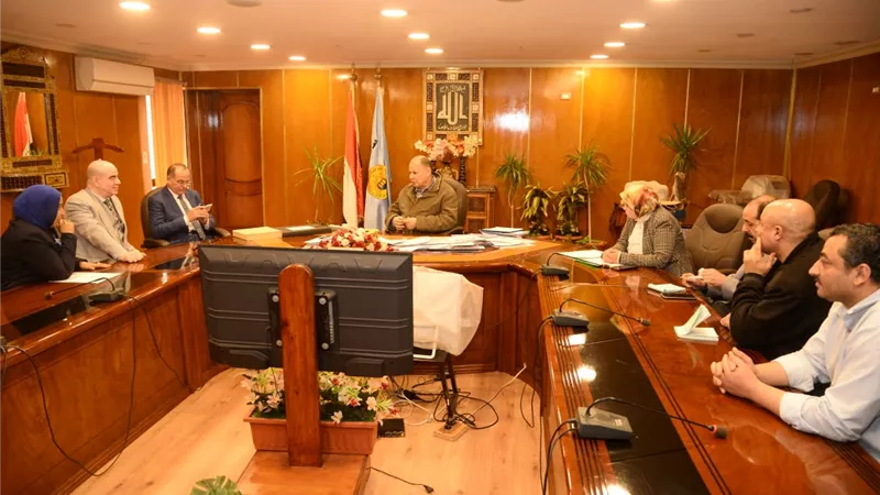 محافظ أسيوط يلتقي مسئولي البنك الزراعي المصري