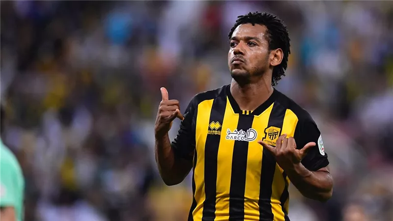 وكيل رومارينيو يحسم موقفه من الرحيل عن اتحاد جدة