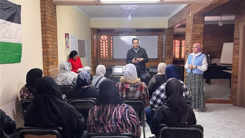القاهرة للتنمية والقانون تنظم لقاءً توعوياً للسيدات عن العنف الإلكتروني