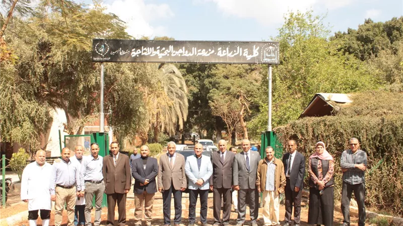 نائب رئيس جامعة أسيوط يتفقد مزرعة دواجن كلية الزراعة