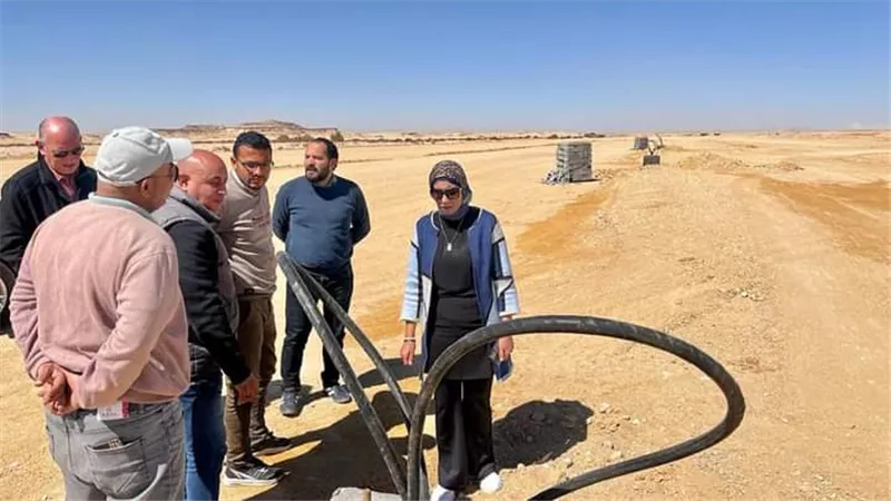 أسماء مخلوف تتابع سير العمل بالسويس الجديدة