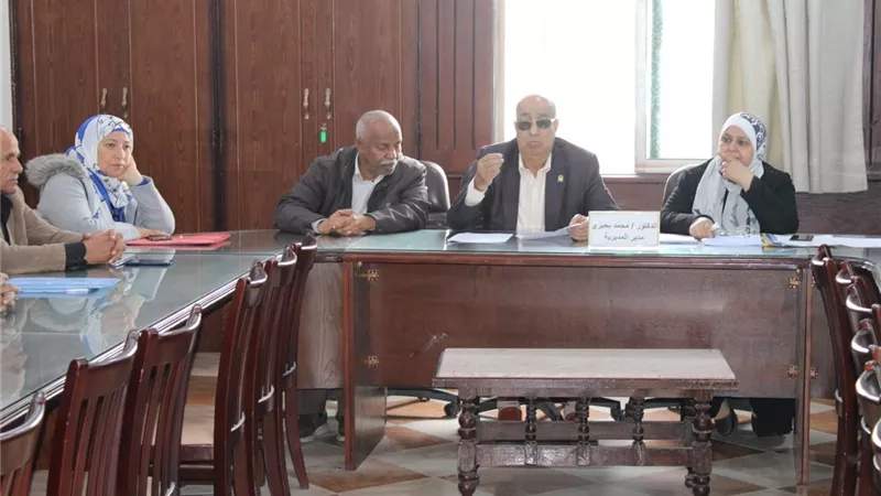 نقيب معلمين الإسماعيلية يناقش المستحقات المالية والوحدات الحسابية