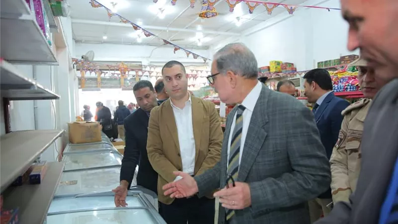 محافظ كفرالشيخ يتابع توافر السلع بمعارض