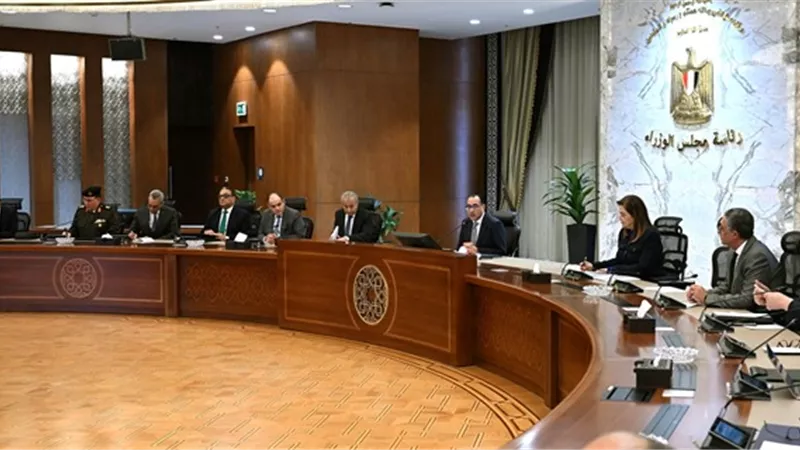 رئيس الوزراء يترأس اجتماع لجنة ضبط الأسواق وأسعار السلع