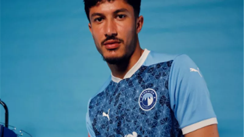 بعد مفاوضات الأهلي والزمالك.. بيراميدز بعلن التجديد لـ أسامة جلال