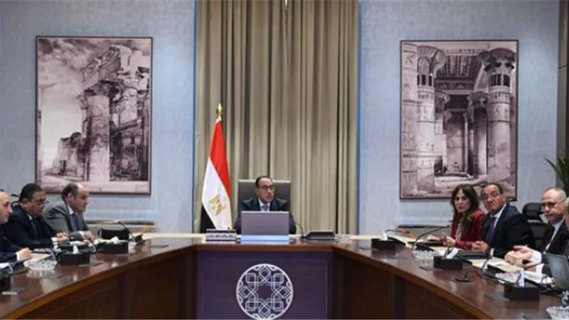 رئيس الوزراء يتابع موقف تطبيق منظومة الشحن المسبق