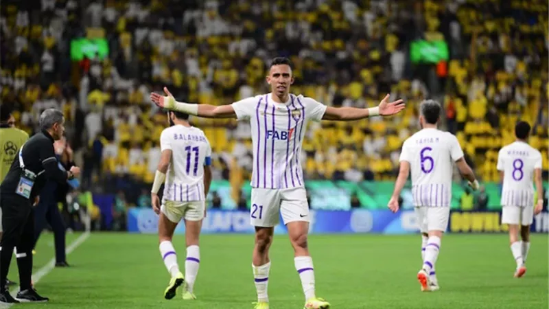 المغربى سفيان رحيمي على ردار إشبيلية الإسباني