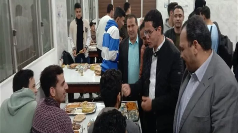 رئيس جامعة بنها يشارك حفل الإفطار الجماعي للطلاب بالمدن الجامعية