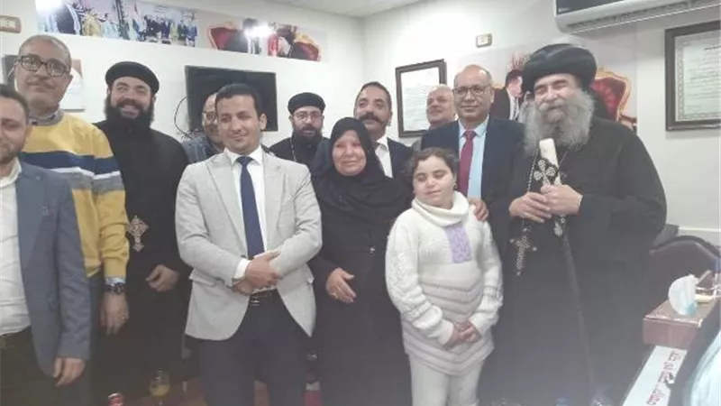 الانبا يؤانس يقدم التهنئة لأمين مجلس القبائل والعائلات بأسيوط