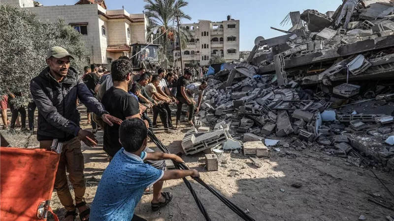 استشهاد فلسطينيين جراء قصف مخزن مساعدات إنسانية في مخيم جباليا
