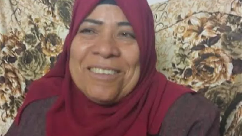 غنيم يهنئ الحاجه 
