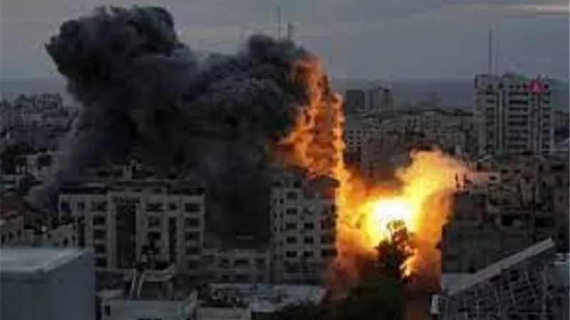 استشهاد عشرات الفلسطينيين والاحتلال يواصل حصار مستشفى الشفاء بغزة