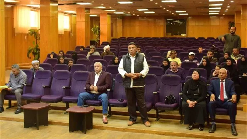 السكرتير العام للأقصر يتلقى سكاوى المواطنين فى اليوم المفتوح