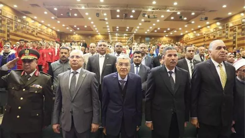 محافظ المنيا يشهد الحفل الفني لفرقة التخت العربي بمسرح المحافظة