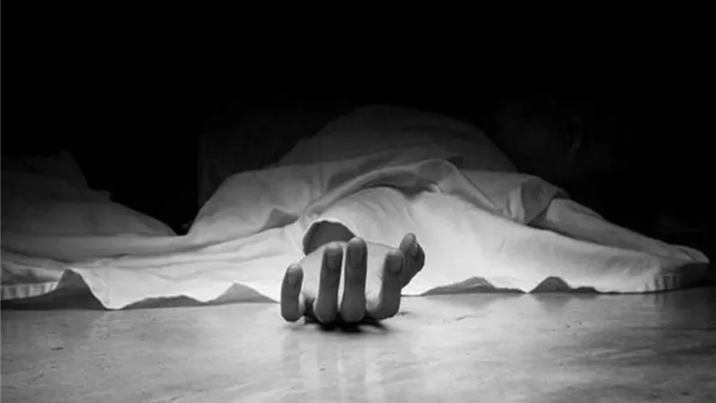 اجبر زوجته ووالدها على توقيع ايصالات امانه فمات حماه