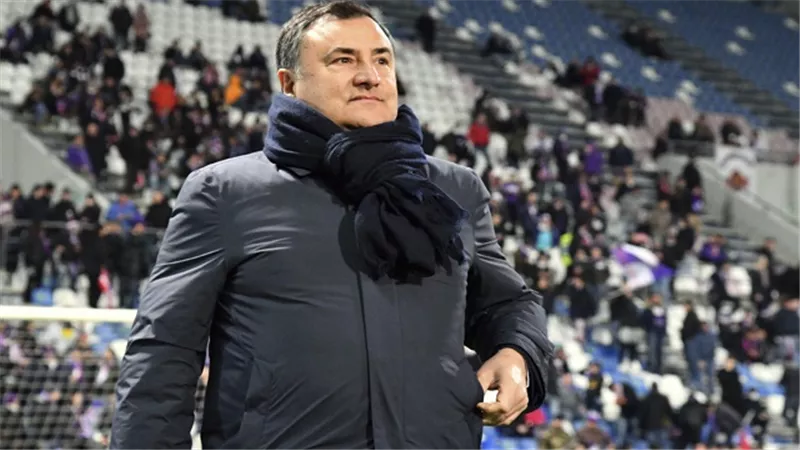 فيورنتينا يعلن وفاة المدير العام للنادي