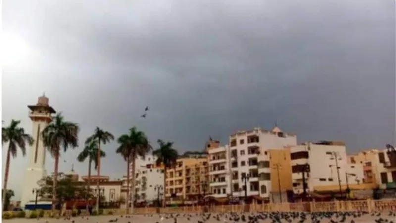 الأرصاد الجوية تحذر من تخفيف الملابس