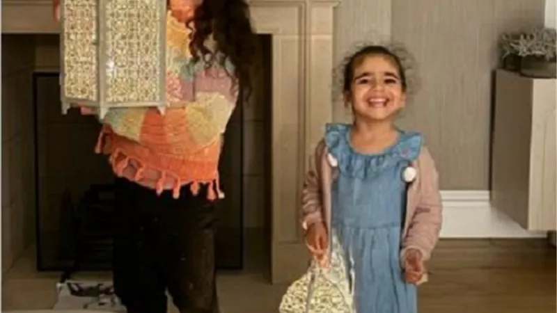 محمد صلاح يشارك جماهيره بصورة لـ مكة وكيان بفانوس رمضان