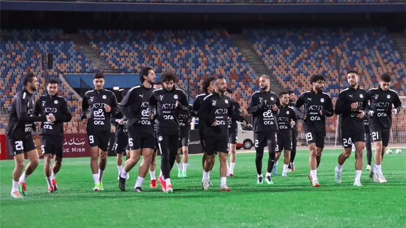 وزير الرياضة يحضر تدريب منتخب مصر استعداداً لكأس عاصمة مصر..صور