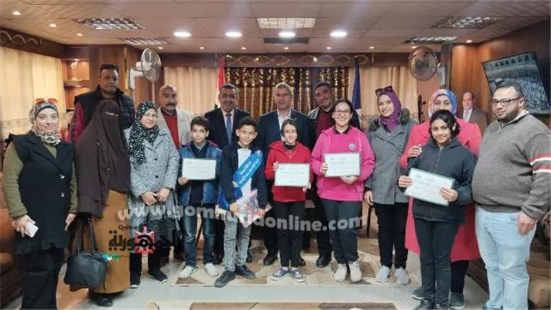 مدير تعليم دمياط يكرم التلاميذ الموهوبين بإدارة دمياط