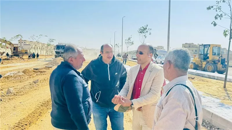 دفع العمل بمشروعات الطرق بالتجمع الثالث والتجمع السادس بالقاهرة الجديدة