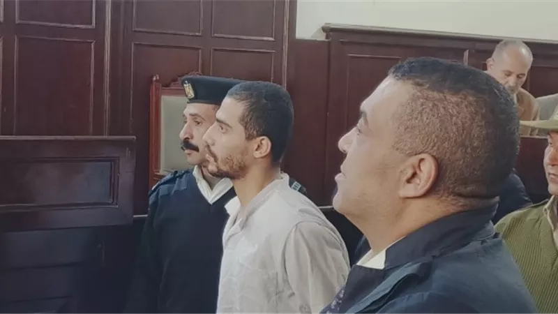 تأجيل محاكمة المتهم بشطر طالب الدقهلية الي 3 اجزاء لـ 21 أبريل