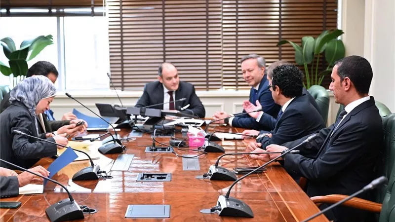 وزير التجارة يبحث مع وفد «بي اس اتش» خططها المستقبلية في مصر