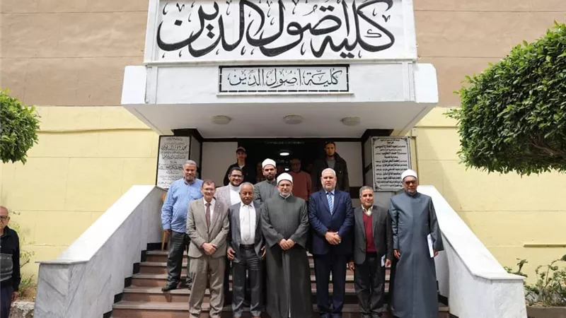 رئيس جامعة الأزهر يشيد بكلية أصول الدين لرعايتها تراث الإسلام