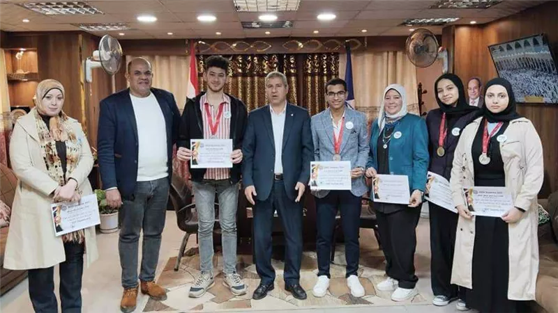 تعليم دمياط يكرم الطلاب أوائل الجمهورية المشاركين بمعرض العلوم