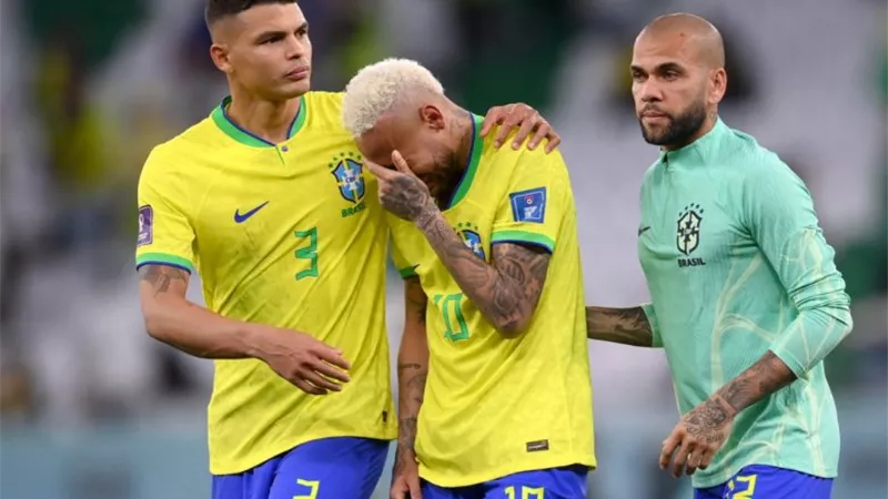 قدرها مليون يورو.. تقارير: نيمار دفع تكاليف الإفراج عن داني ألفيس