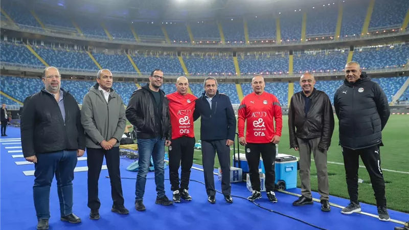 عباس ولطفي يؤازران منتخب مصر بالعاصمة الإدارية