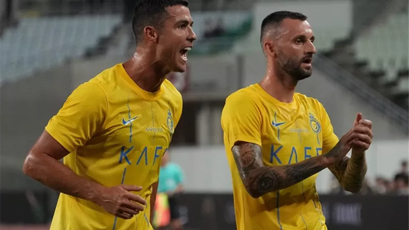 أعتقد أنه يفتقدني.. مدافع النصر يكشف مفاجأة حول علاقته برونالدو