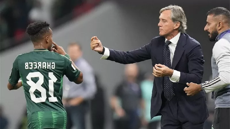 مانشيني يُحذر لاعبي المنتخب السعودي قبل مواجهة طاجيكستان