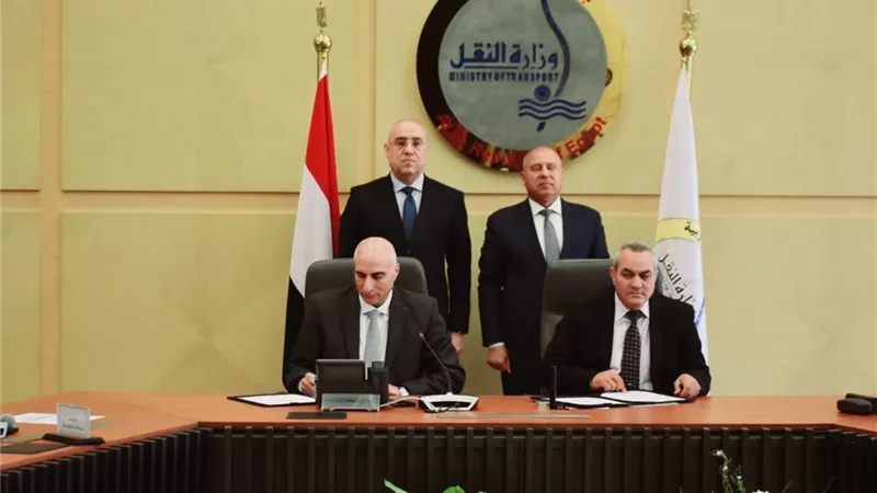 الوزير والجزار يشهدان توقيع بروتوكول فى مجالات النقل البري بالمدن الجديدة