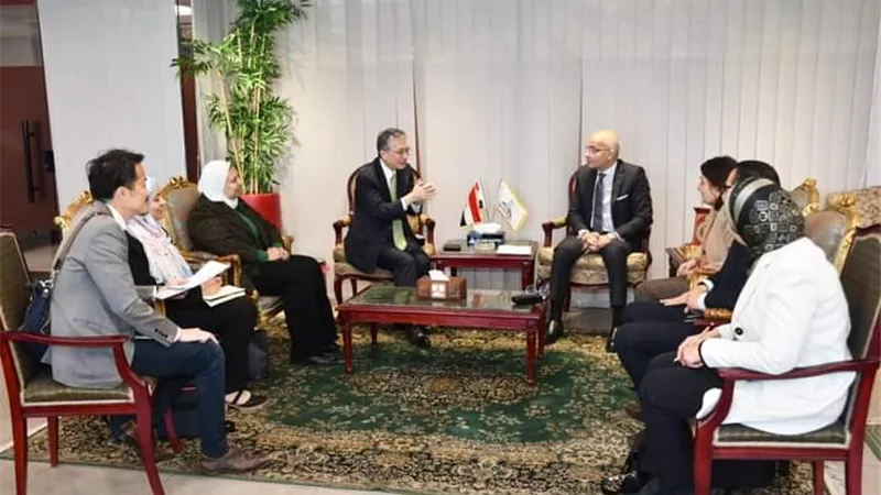 رئيس جامعة عين شمس يستقبل السفير الياباني بالقاهرة
