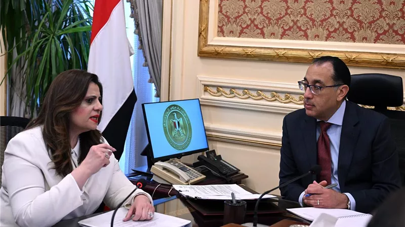 رئيس الوزراء : تطوير أول تطبيق إلكتروني للمصريين بالخارج