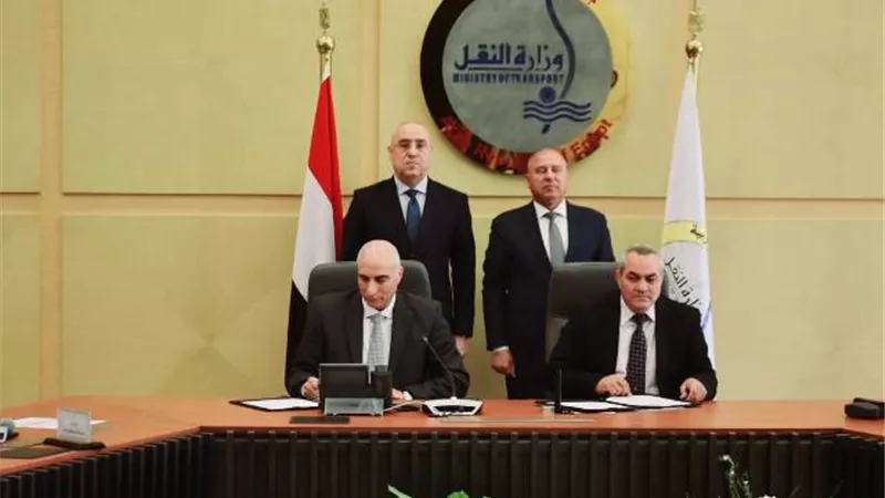 وزيرا النقل والاسكان يشهدان توقيع بروتوكول تعاون في النقل البري