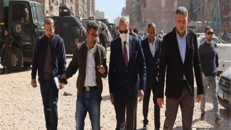 محافظ القليوبية يتابع إزالة برج سكني مخالف..ومنظومة النظافة بشبرا