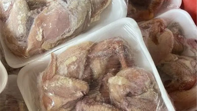 ضبط طن سكر و٣طن دجاج فاسد بالإسماعيلية