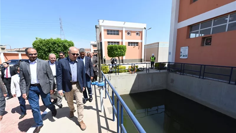 وزير الإسكان يتفقد محطة مياه سرياقوس بمركز الخانكة