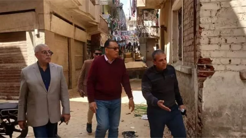 غراب يتفقد اعمال تركيب بلاط الانترلوك بلكوظ وحسن صالح