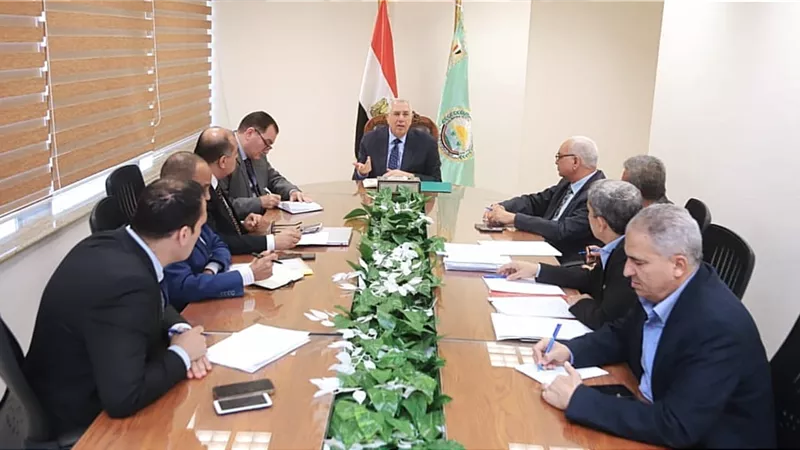 وزير الزراعة يتابع منظومة كارت الفلاح والتحول الرقمي في التقاوى
